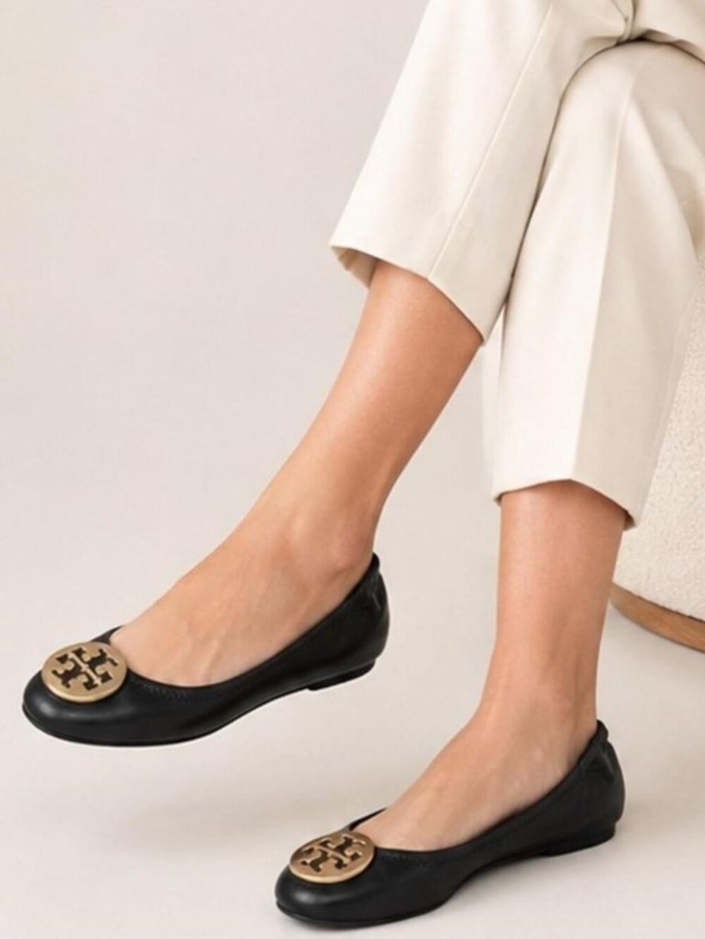 Tory Burch Reva Ballet Flats Women's Black Leather Gold Medallion Shoe Size: 8.5